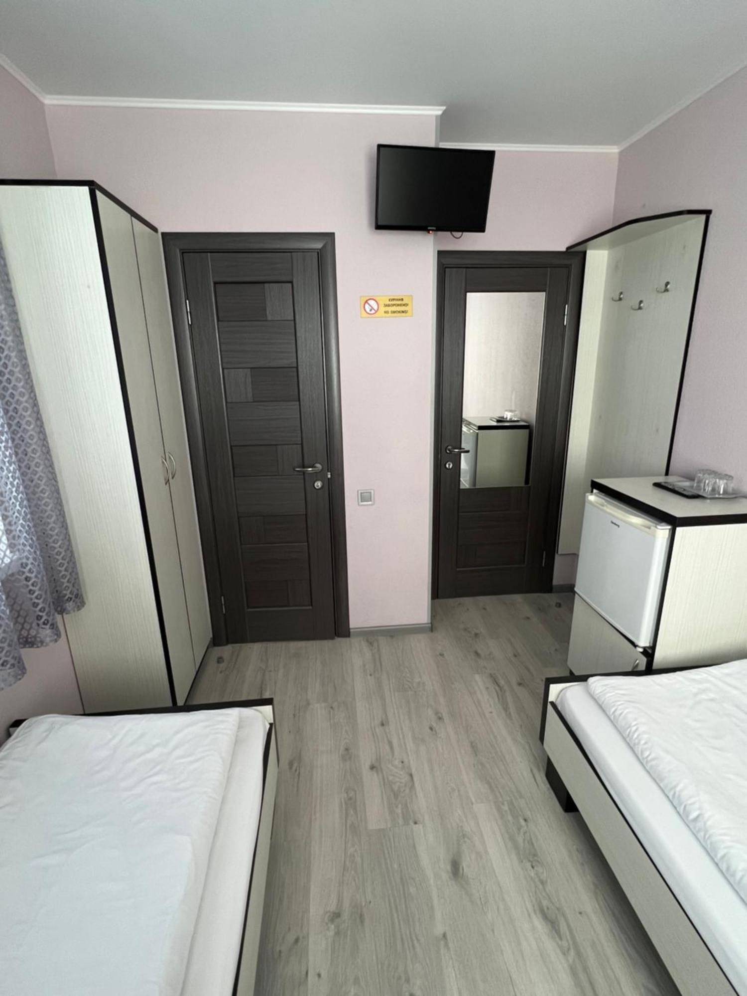 Guest House Max Khmel'nyts'kyy Exterior photo